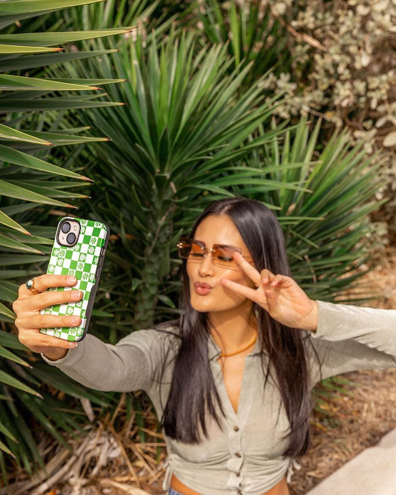 Check Mate | Daisy Checkerboard Floral Case